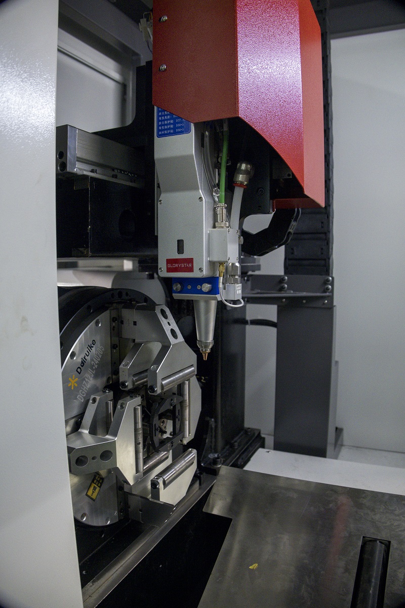 雙卡盤管材激光切管機(jī)！讓您實(shí)用高效金屬管材加工